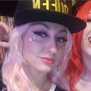 *MOVING*SALE* Queen fitted hat